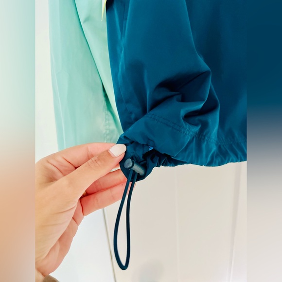 Old Navy Blue Color-block Jacket, Size Medium NWT - Picture 4 of 7